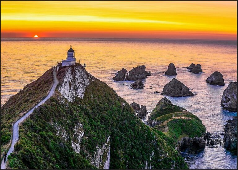 Nugget Point Lighthouse: A Beacon of New Zealand’s Beauty